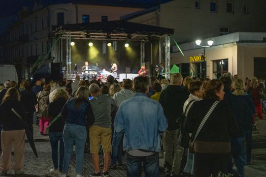 Chełm. Roztańczona Studnia na Placu Łuczkowskiego [GALERIA ZDJĘĆ]