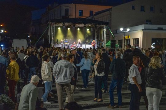 Chełm. Roztańczona Studnia na Placu Łuczkowskiego [GALERIA ZDJĘĆ]