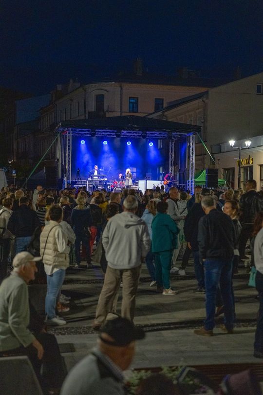 Chełm. Roztańczona Studnia na Placu Łuczkowskiego [GALERIA ZDJĘĆ]