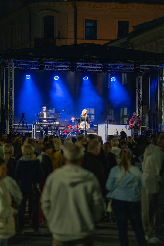 Chełm. Roztańczona Studnia na Placu Łuczkowskiego [GALERIA ZDJĘĆ]