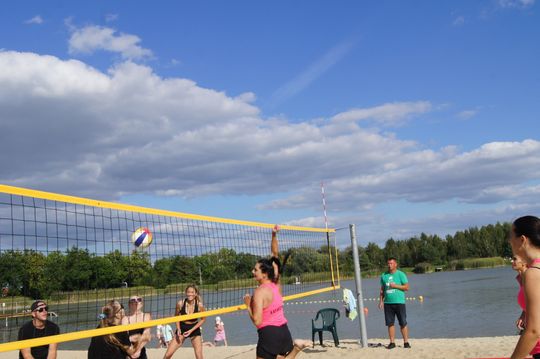 Gm. Kamień. Siatkówka Plażowa Kobiet o „Puchar Wójta” 2025 [GALERIA ZDJĘĆ]