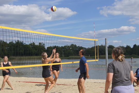 Gm. Kamień. Siatkówka Plażowa Kobiet o „Puchar Wójta” 2025 [GALERIA ZDJĘĆ]