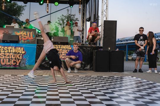 Włodawa. Festiwal Sztuki Ulicy. Koncert AI zgłoszony do Księgi Rekordów Guinnessa [GALERIA ZDJĘĆ]