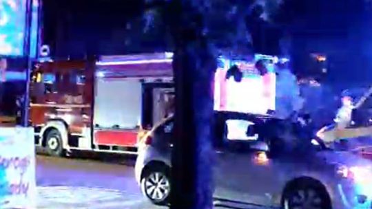 Chełm. Uderzył w latarnię, drzewo i cmentarny mur. Był pijany [ZDJĘCIA]