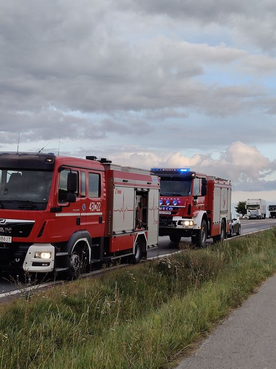  Czołowe zderzenie mercedesa z BMW na krajowej 17 w Dziecininie [ZDJĘCIA]