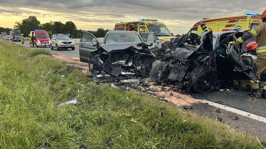 Makabryczna czołówka w Dziecininie. Nie żyje 61-letnia kobieta [ZDJĘCIA]