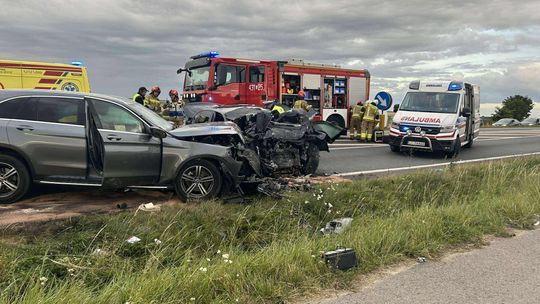 Makabryczna czołówka w Dziecininie. Nie żyje 61-letnia kobieta [ZDJĘCIA]