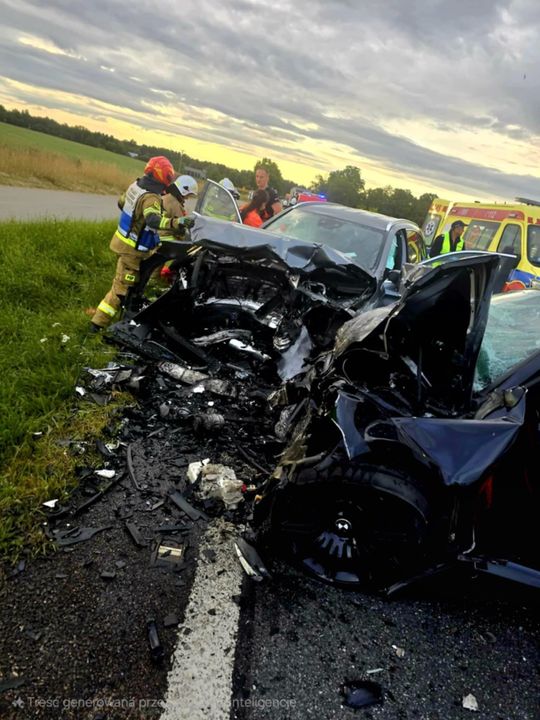 Makabryczna czołówka w Dziecininie. Nie żyje 61-letnia kobieta [ZDJĘCIA]