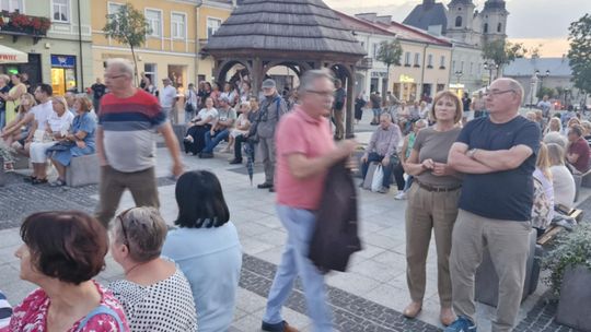 Chełm. Finałowa Muzyczna Studnia na Placu Łuczkowskiego [GALERIA ZDJĘĆ]