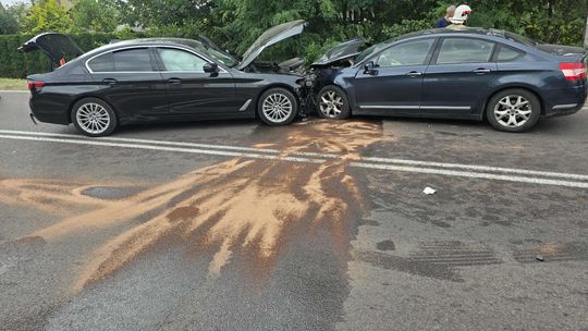 Pięć osób rannych w czołowym zderzeniu w Małochwieju Dużym [ZDJĘCIA]