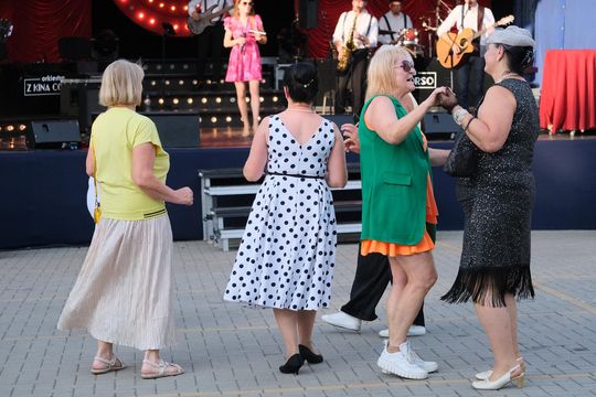 Chełm. Retro Fest 2025. To była zabawa na sto dwa! Cz. I [GALERIA ZDJĘĆ]