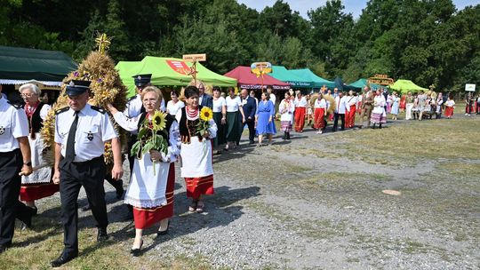 Dożynki powiatowe w Urszulinie. Rolnicy powiatu włodawskiego dziękowali za plony [GALERIA ZDJĘĆ]
