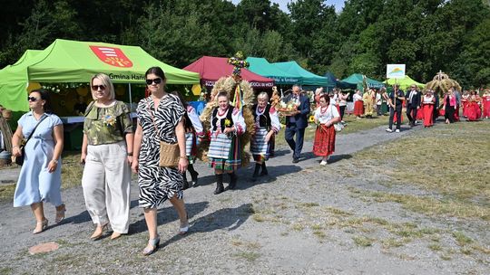 Dożynki powiatowe w Urszulinie. Rolnicy powiatu włodawskiego dziękowali za plony [GALERIA ZDJĘĆ]