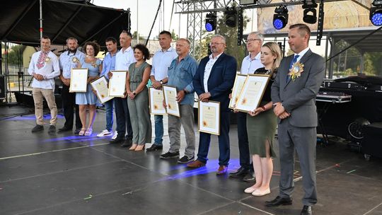 Dożynki powiatowe w Urszulinie. Rolnicy powiatu włodawskiego dziękowali za plony [GALERIA ZDJĘĆ]