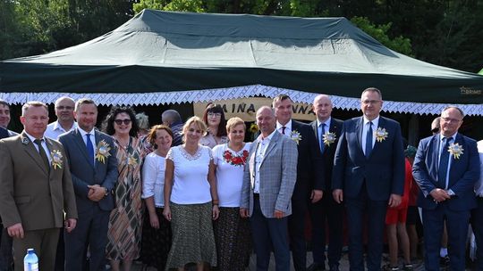 Dożynki powiatowe w Urszulinie. Rolnicy powiatu włodawskiego dziękowali za plony [GALERIA ZDJĘĆ]