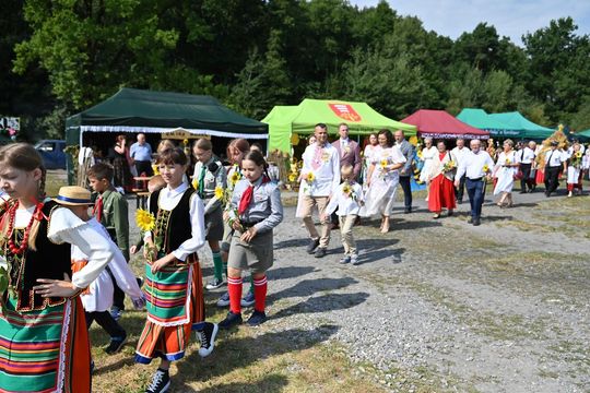 Dożynki powiatowe w Urszulinie. Rolnicy powiatu włodawskiego dziękowali za plony [GALERIA ZDJĘĆ]