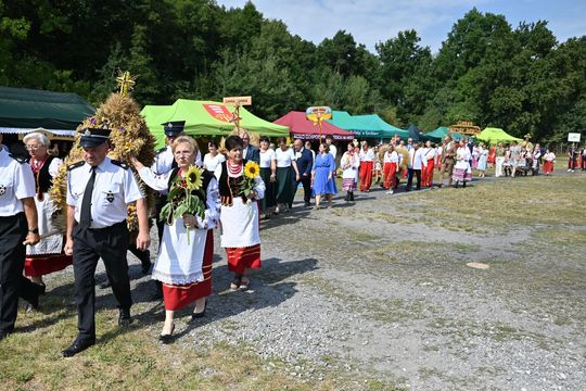 Dożynki powiatowe w Urszulinie. Rolnicy powiatu włodawskiego dziękowali za plony [GALERIA ZDJĘĆ]