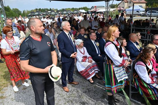 Dożynki powiatowe w Urszulinie. Rolnicy powiatu włodawskiego dziękowali za plony [GALERIA ZDJĘĆ]