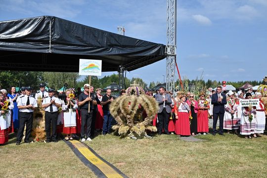 Dożynki powiatowe w Urszulinie. Rolnicy powiatu włodawskiego dziękowali za plony [GALERIA ZDJĘĆ]