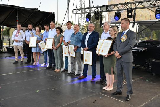 Dożynki powiatowe w Urszulinie. Rolnicy powiatu włodawskiego dziękowali za plony [GALERIA ZDJĘĆ]