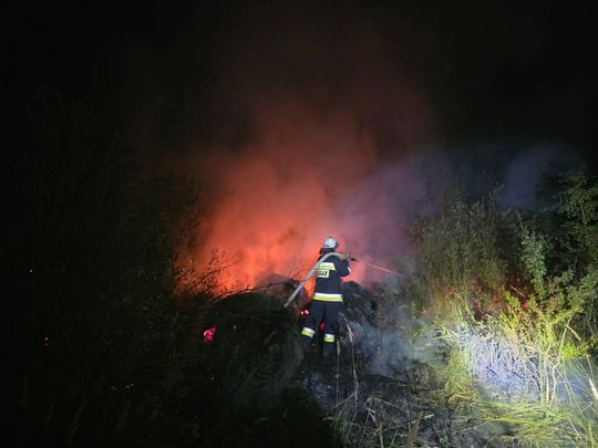 Pow. włodawski. Płonęły bele słomy, trawy i kompostownik [GALERIA ZDJĘĆ]