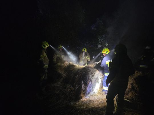 Pow. włodawski. Płonęły bele słomy, trawy i kompostownik [GALERIA ZDJĘĆ]