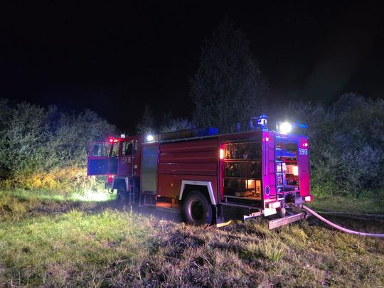 Pow. włodawski. Płonęły bele słomy, trawy i kompostownik [GALERIA ZDJĘĆ]