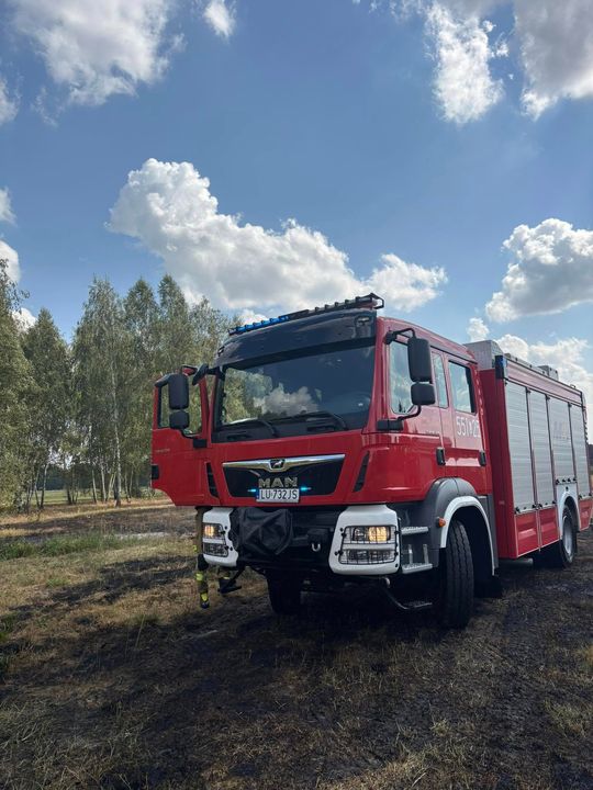 Pow. włodawski. Płonęły bele słomy, trawy i kompostownik [GALERIA ZDJĘĆ]