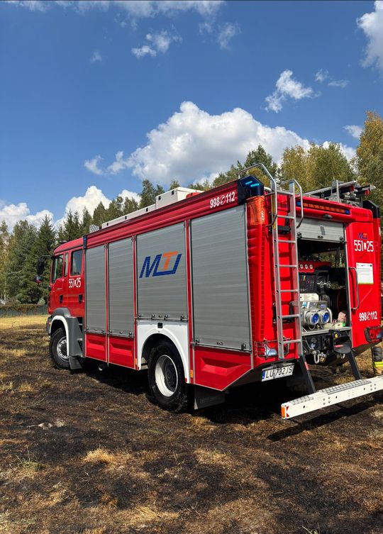Pow. włodawski. Płonęły bele słomy, trawy i kompostownik [GALERIA ZDJĘĆ]