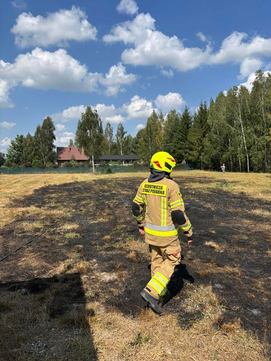 Pow. włodawski. Płonęły bele słomy, trawy i kompostownik [GALERIA ZDJĘĆ]
