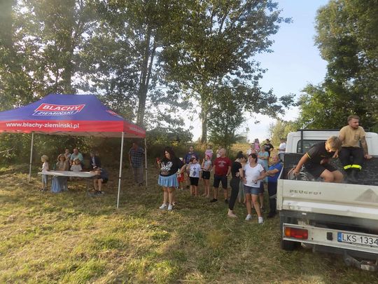 Gm. Izbica. Pożegnanie wakacji w Topoli. Była potańcówka i motocrossy