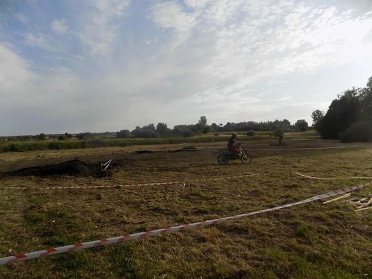 Gm. Izbica. Pożegnanie wakacji w Topoli. Była potańcówka i motocrossy