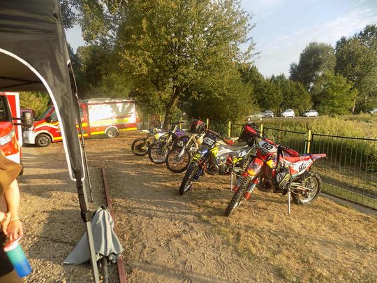 Gm. Izbica. Pożegnanie wakacji w Topoli. Była potańcówka i motocrossy