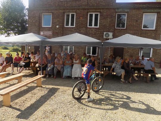 Gm. Izbica. Pożegnanie wakacji w Topoli. Była potańcówka i motocrossy