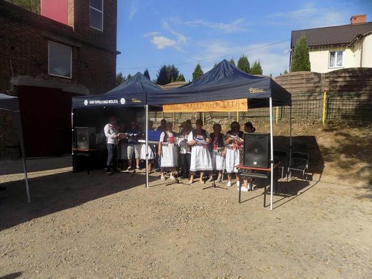 Gm. Izbica. Pożegnanie wakacji w Topoli. Była potańcówka i motocrossy