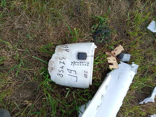 W sobotę 6 września ok. godz. 17.40 policja w Tomaszowie Lubelskim otrzymała zgłoszenie o znalezieniu szczątków niezidentyfikowanego obiektu latającego w miejscowości Majdan-Sielec (gm. Krynice). W sobotę 6 września ok. godz. 17.40 policja w Tomaszowie Lubelskim otrzymała zgłoszenie o znalezieniu szczątków niezidentyfikowanego obiektu latającego w miejscowości Majdan-Sielec (gm. Krynice).