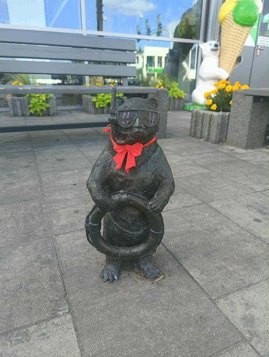 Chełmskie misie w czerwonych kokardkach przypominają o FAS [ZDJĘCIA]