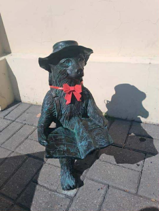 Chełmskie misie w czerwonych kokardkach przypominają o FAS [ZDJĘCIA]