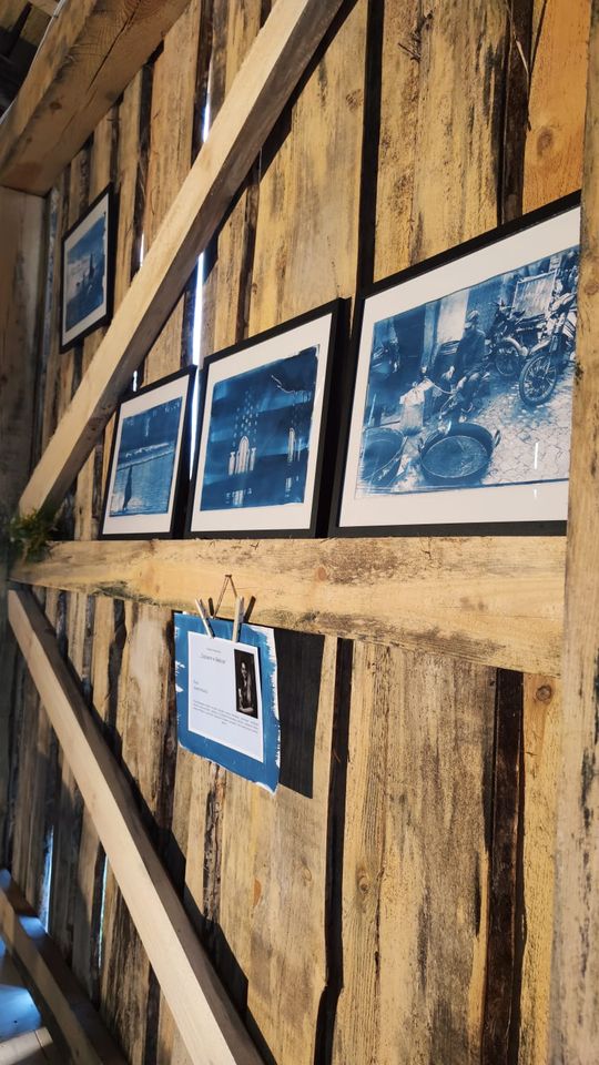 Wystawa fotografii w historycznej technice cyjanotypii - Zapisane w błękicie