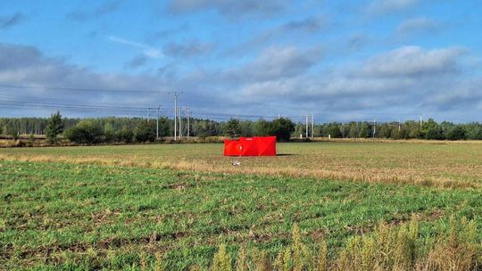 Gdzie spadły drony? W Czosnówce zlokalizowano pierwszy, w Wyrykach szczątki zniszczyły dach