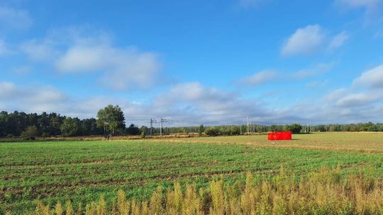 Gdzie spadły drony? W Czosnówce zlokalizowano pierwszy, w Wyrykach szczątki zniszczyły dach