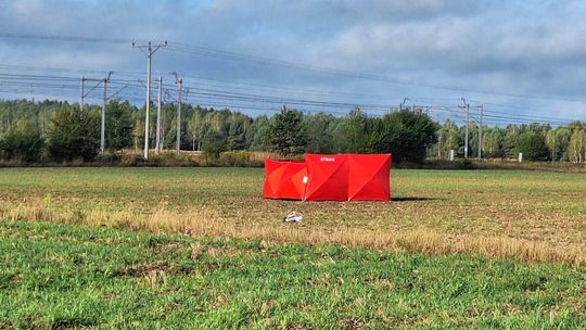 Gdzie spadły drony? W Czosnówce zlokalizowano pierwszy, w Wyrykach szczątki zniszczyły dach