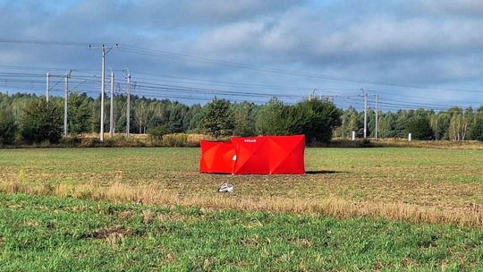 Gdzie spadły drony? W Czosnówce zlokalizowano pierwszy, w Wyrykach szczątki zniszczyły dach