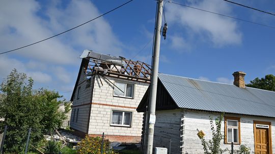 Gdzie spadły drony? W Czosnówce zlokalizowano pierwszy, w Wyrykach szczątki zniszczyły dach