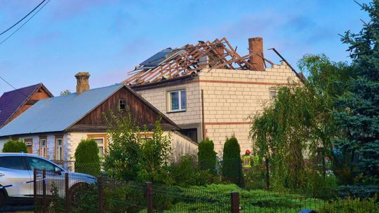 Gdzie spadły drony? W Czosnówce zlokalizowano pierwszy, w Wyrykach szczątki zniszczyły dach