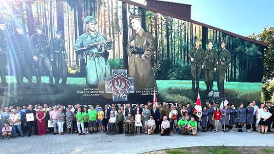 Włodawa. Odsłonięcie muralu „Braci Niezłomnych” i ekopiknik [GALERIA ZDJĘĆ]