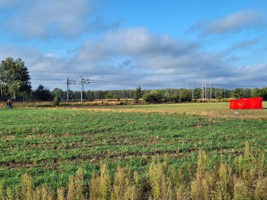 Gdzie spadły drony? W Czosnówce zlokalizowano pierwszy, w Wyrykach szczątki zniszczyły dach