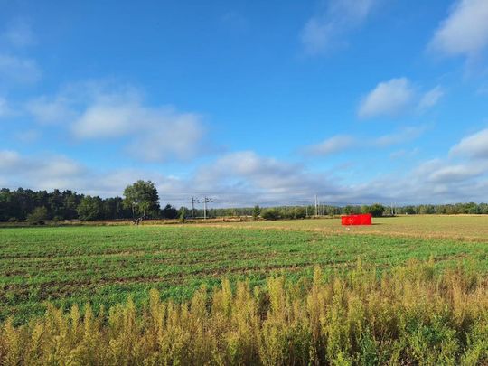 Gdzie spadły drony? W Czosnówce zlokalizowano pierwszy, w Wyrykach szczątki zniszczyły dach