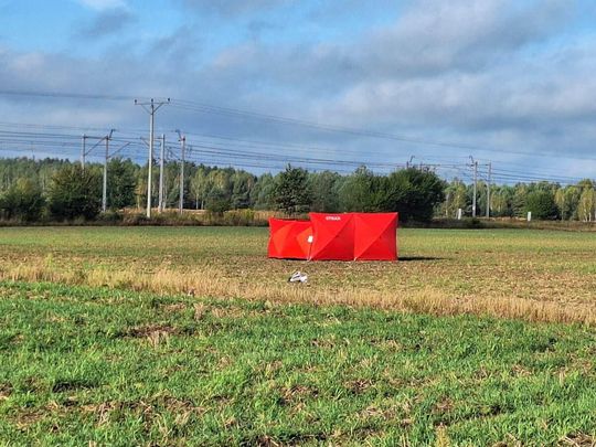 Gdzie spadły drony? W Czosnówce zlokalizowano pierwszy, w Wyrykach szczątki zniszczyły dach