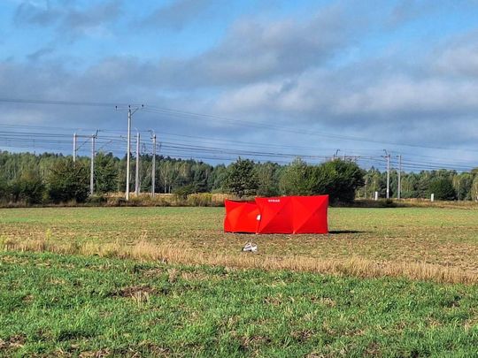 Gdzie spadły drony? W Czosnówce zlokalizowano pierwszy, w Wyrykach szczątki zniszczyły dach
